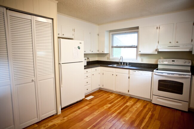 Foto del edificio - Live downtown in 2 bedroom duplex!