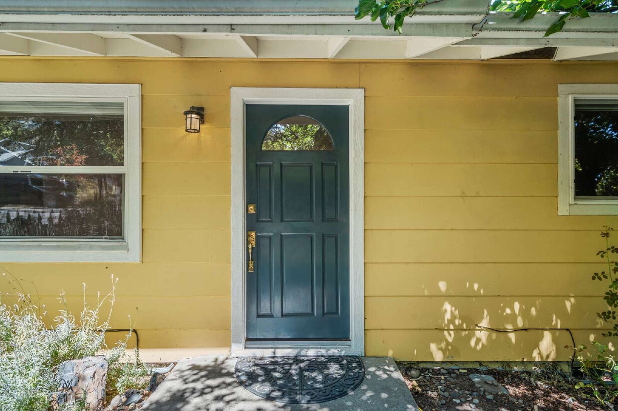 Primary Photo - Charming 4-Bedroom Ashland Home with ADU, ...