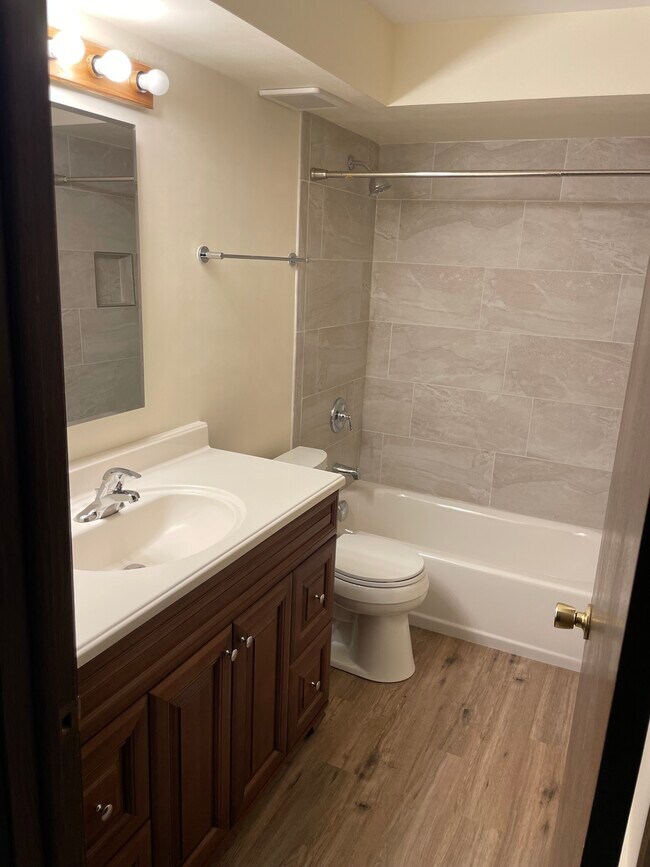 Foto del edificio - 15818 Orlan Brook Dr