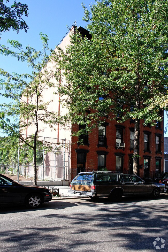 Building Photo - 286 Pacific St