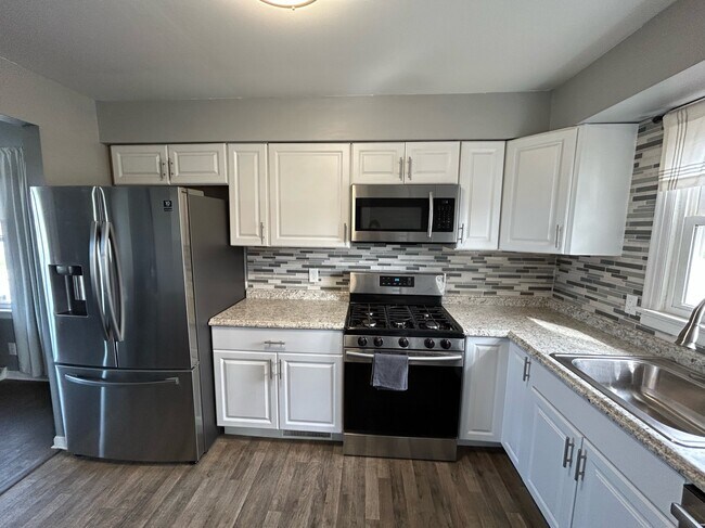 Kitchen - 626 W State Road 8