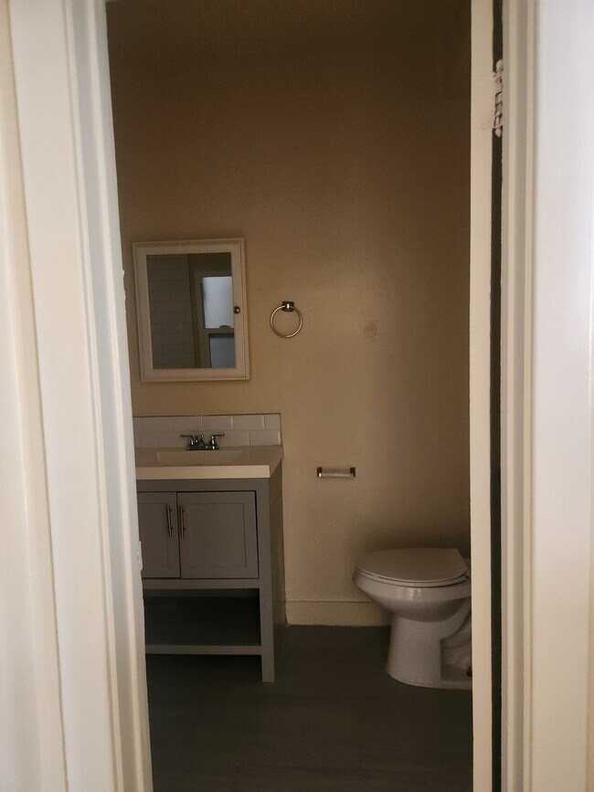 Foto del edificio - 1825 Ivar Ave