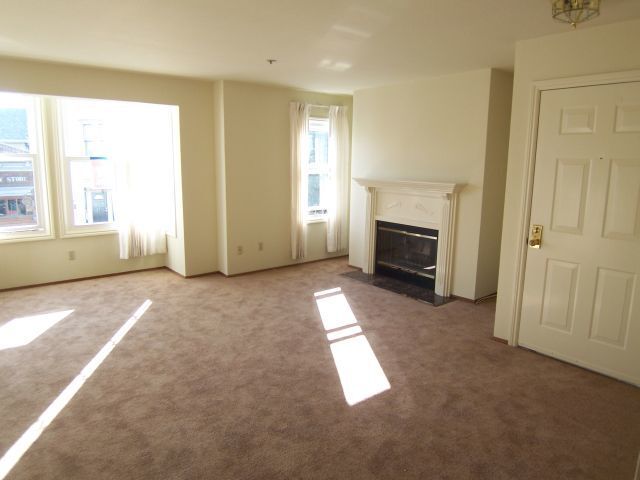 Building Photo - 3570 Sacramento St