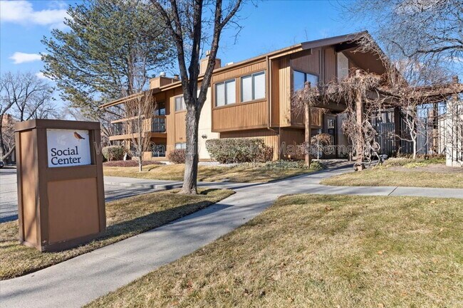 Foto del edificio - 6871 Countrywoods Cir