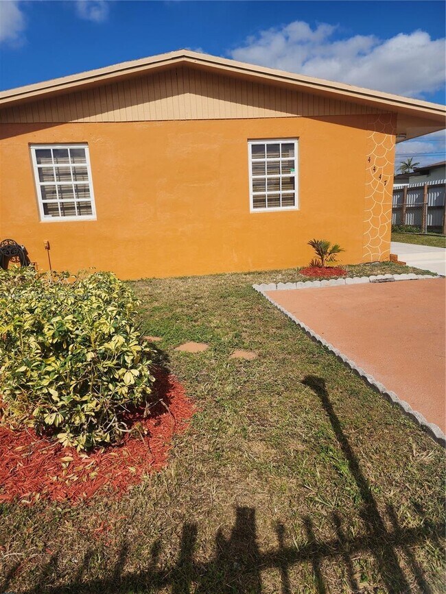 Foto del edificio - 4447 NW 169th Terrace