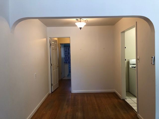 Building Photo - Charming One Bedroom Duplex