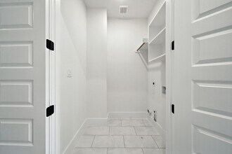 Building Photo - 7117 England St