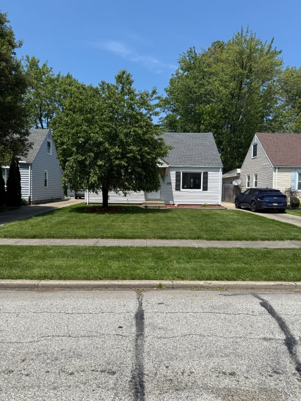 Building Photo - 25771 Briardale Ave