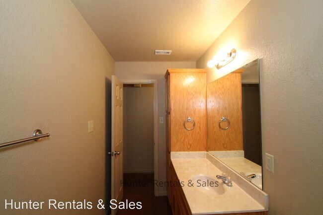 Building Photo - 3300 Alicante Ct