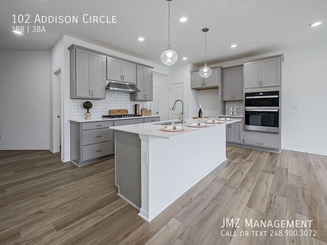 Building Photo - 102 Addison Cir