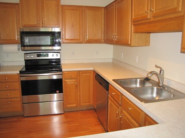Building Photo - Nice 3 Bd/3 Bath Townhome in Rosemount* Available July 15th