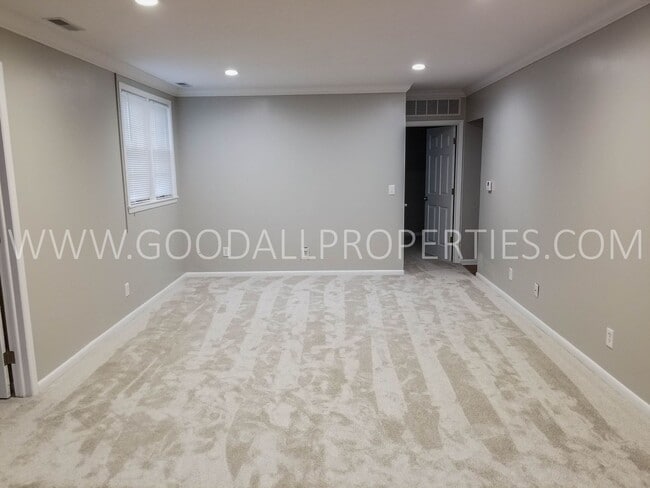 Building Photo - 3 Bedroom 1 Bath Duplex in Clive