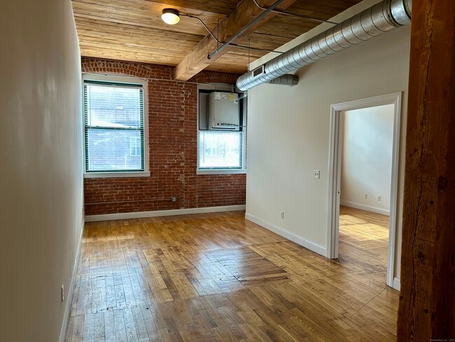 Building Photo - 145 Canal St E