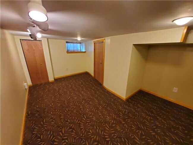 Building Photo - 2437 S Darien St