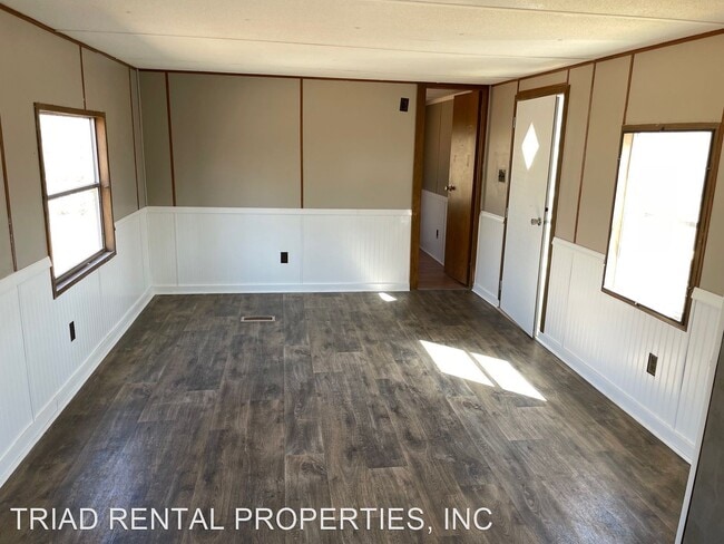Building Photo - 3 br, 1.5 bath House - 619 LITTLE RIVER GO...