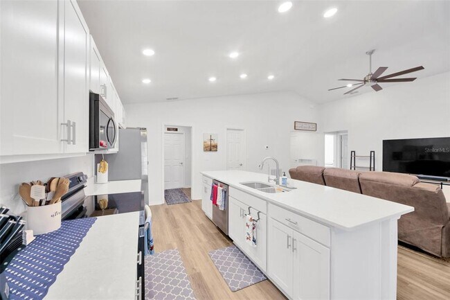 Building Photo - 1072 Aruba Ave