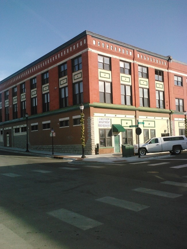 Building Photo - Opera House Lofts