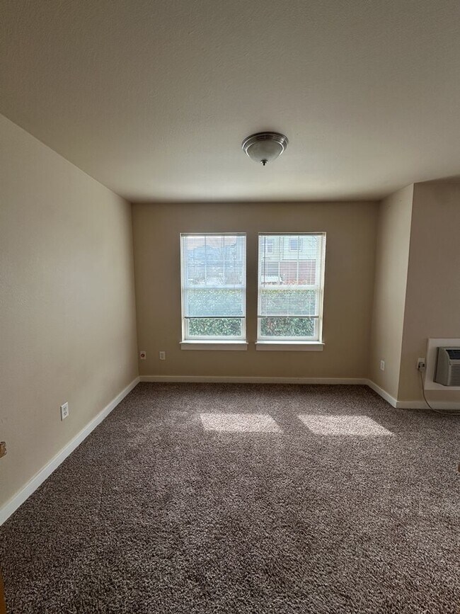 Foto del edificio - 2 Bedroom 2 Bath Townhouse in Ashland