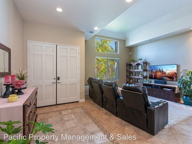 Foto del edificio - 5 br, 3 bath House - 4951 Lassen Dr.