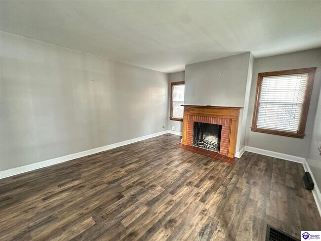 Foto del edificio - 332 E Esplanade Ave