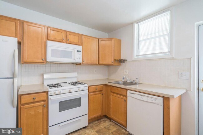 Building Photo - 524 Fernon St