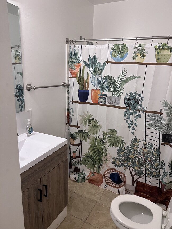 Building Photo - 203 W Trinity Ave