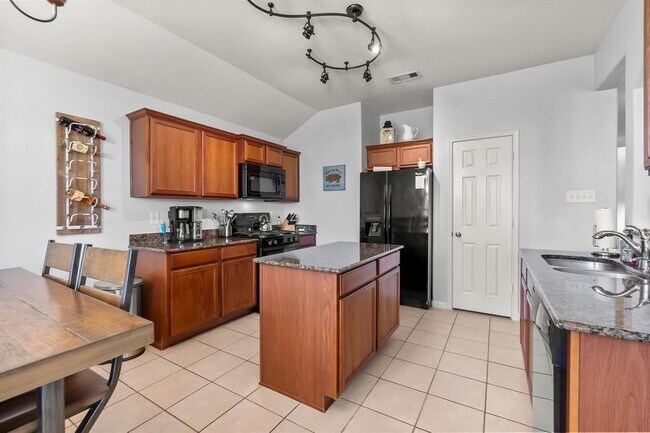 Foto del edificio - 16123 Duck Tail Ln