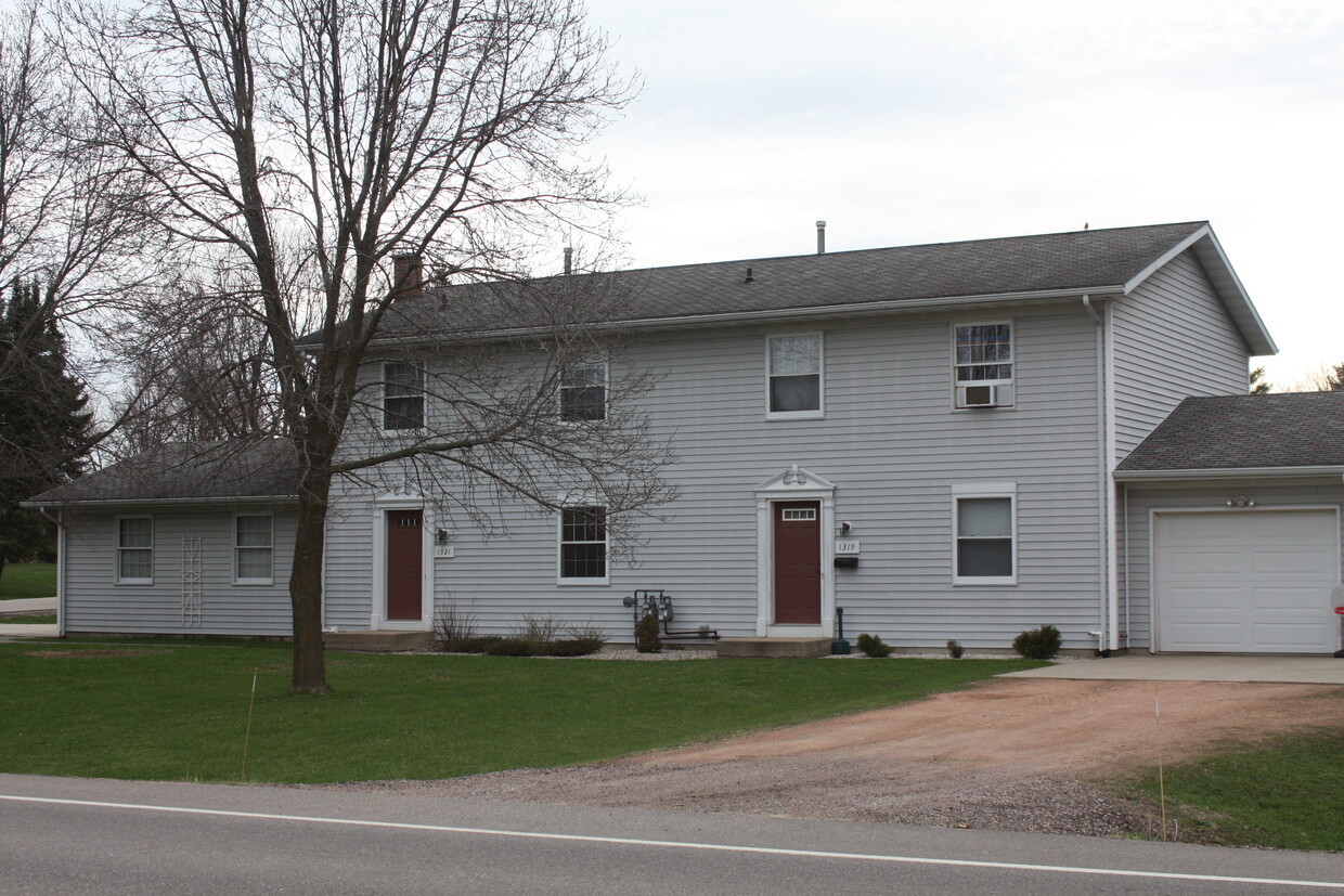 1319 is the unit on the right - 1319 N Lincoln Ave