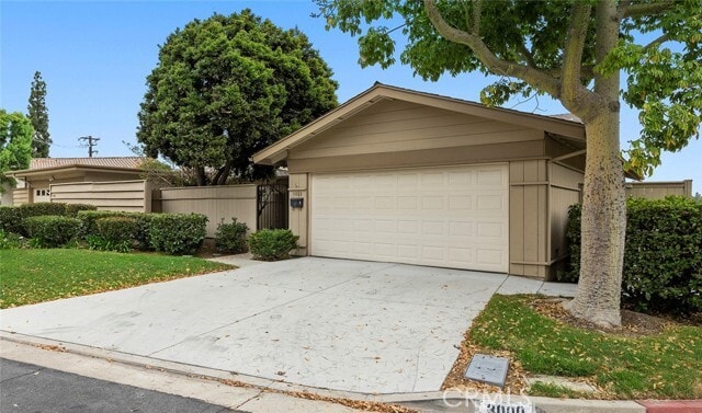 Primary Photo - 3000 Persimmon Pl