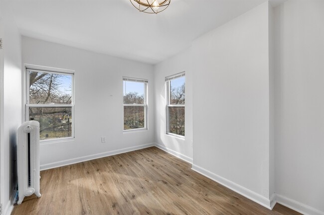 Building Photo - 258 9th St