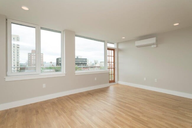 Building Photo - 330 Harvard St
