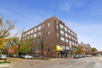 Building Photo - 1733 W Irving Park Rd