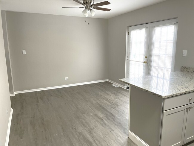 Foto del edificio - 1719 E Roosevelt Rd