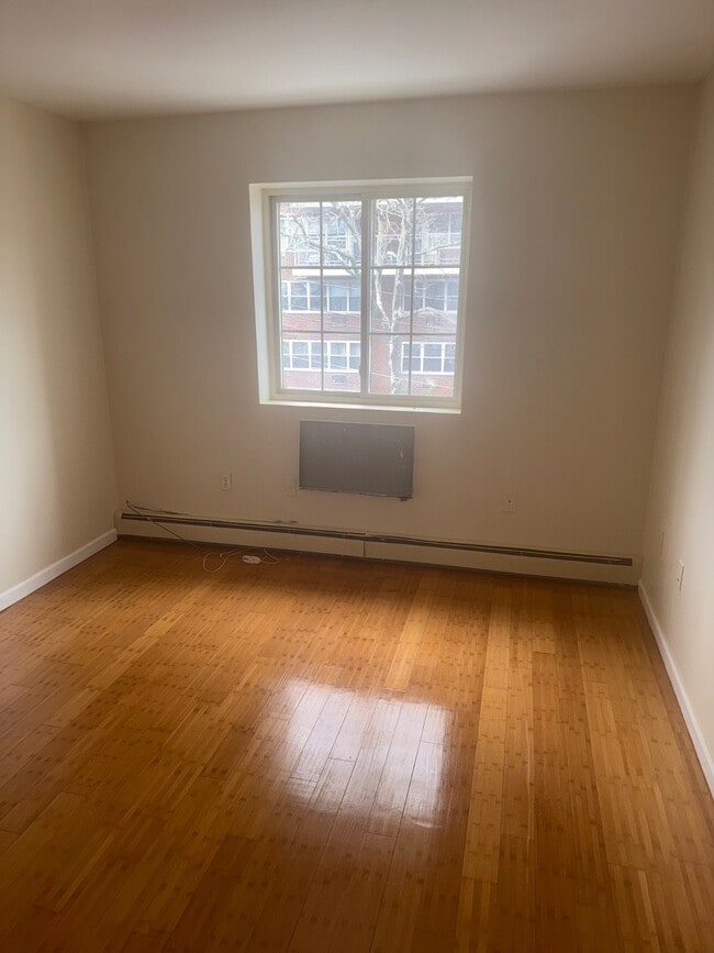 Foto del edificio - XX48 Olinville Ave