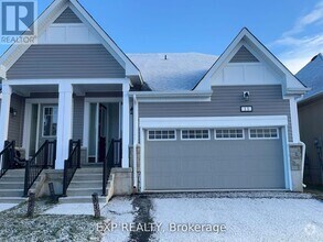 Building Photo - 11 Golf Links Dr