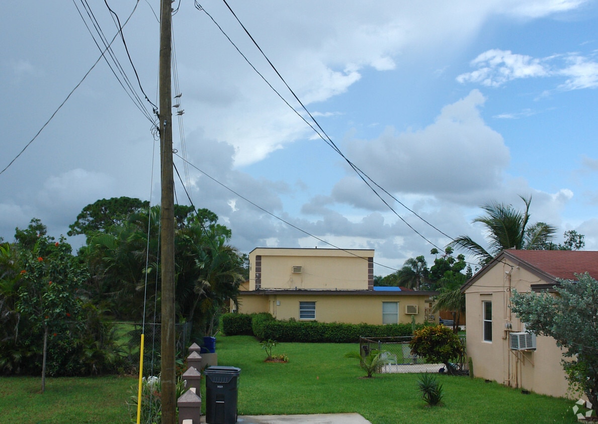 Foto principal - 5701 Mckinley St