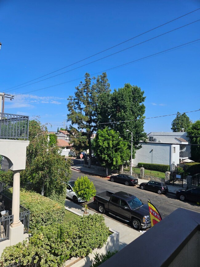 Building Photo - 18650 Hatteras St
