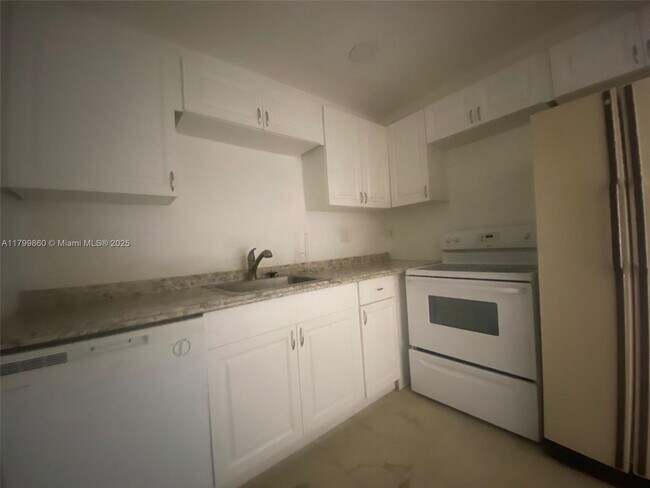 Foto del edificio - 1465 NE 123rd St