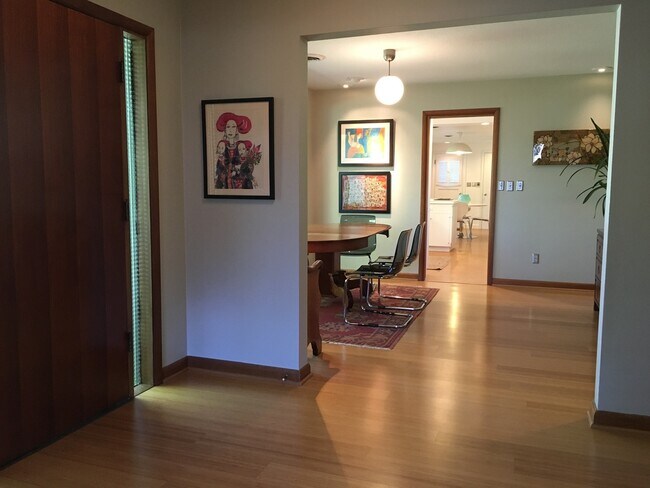 Foto del edificio - Lovely Mid Century Ranch in sought after West Slope neighborhood!