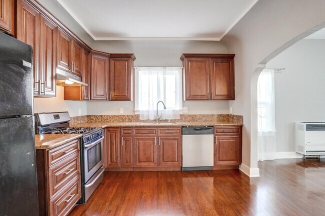 Building Photo - 4909 S Gramercy Pl