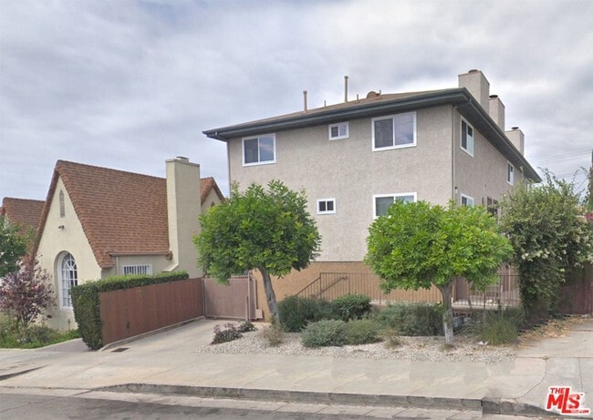 Building Photo - 1297 S Cochran Ave