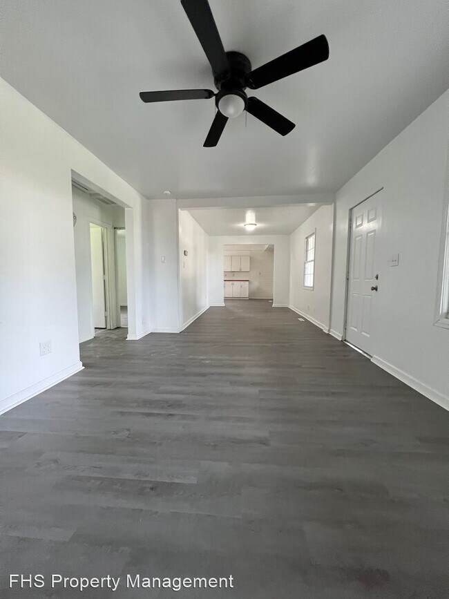 Building Photo - 2 br, 1 bath House - 2258 N Weller
