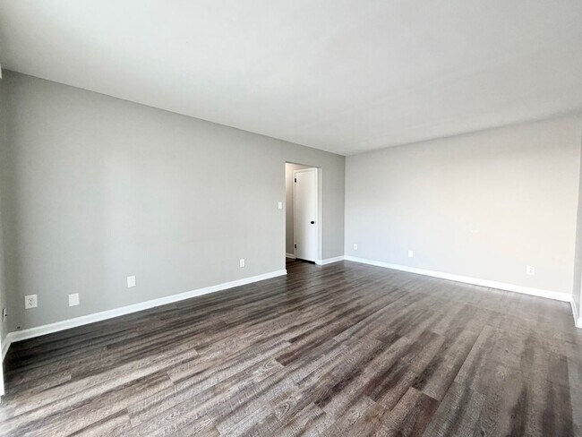 Foto del edificio - 136 Jack Miller Blvd