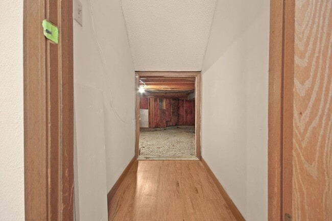 Building Photo - 3 Bed 2 Bath unit Close to Downtown