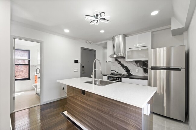 Building Photo - 232 1st St