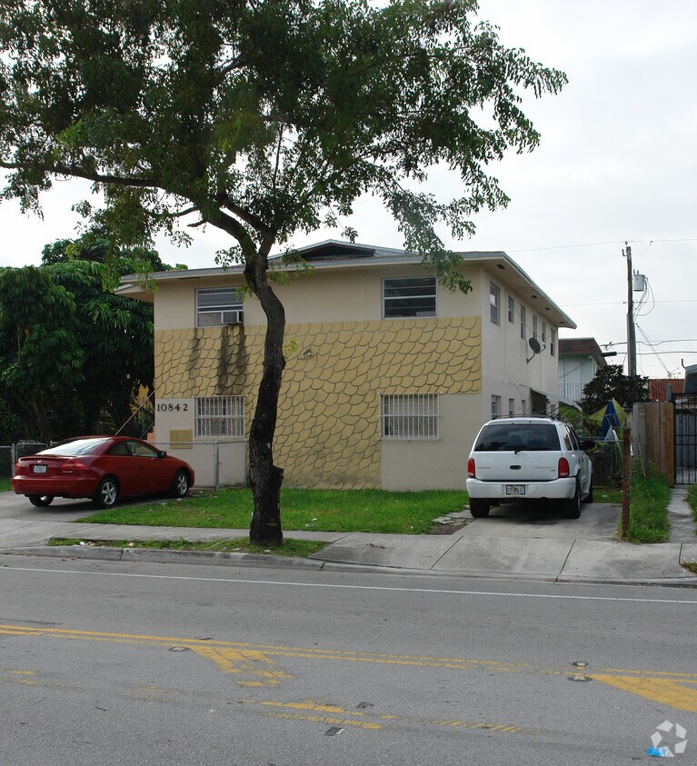Building Photo - 10842 SW 4th St