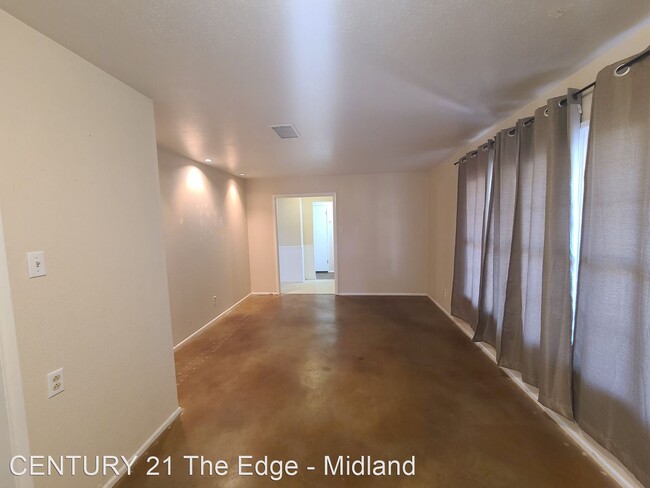 Building Photo - 3 br, 2 bath House - 3320 W Dengar Ave