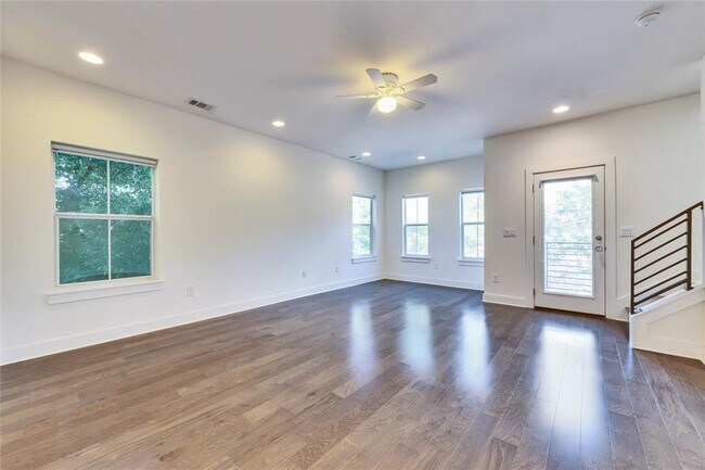 Foto del edificio - 2717 Halcyon Dr