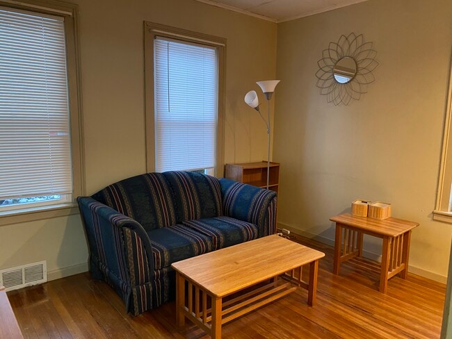 Building Photo - 16 Seminary Ave