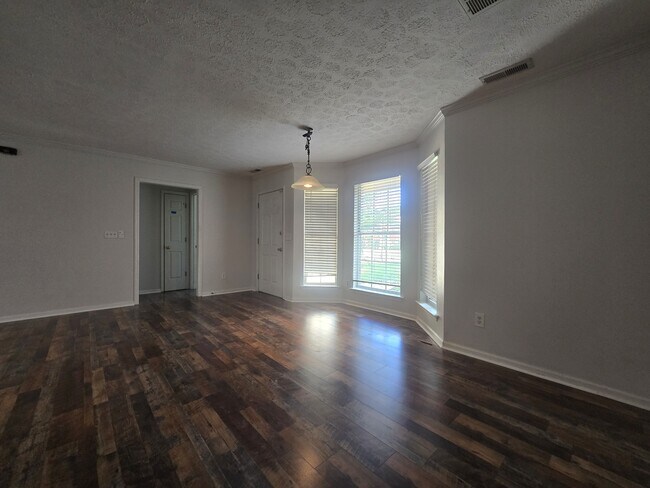 Foto del edificio - 2112 Spring Hill Cir